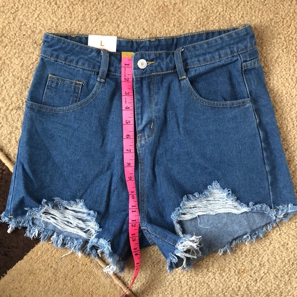 Distressed cut off jean shorts - Picture 8 of 8